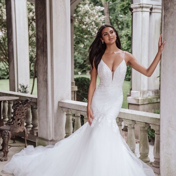 UNALTERED AND UNWORN Madison James MJ700 Wedding dress (size 6) - Picture 5 of 9